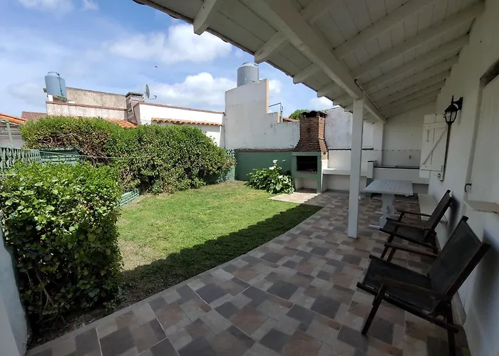 Junto Al Mar Y Centro De Santa Clara, Dos Casas