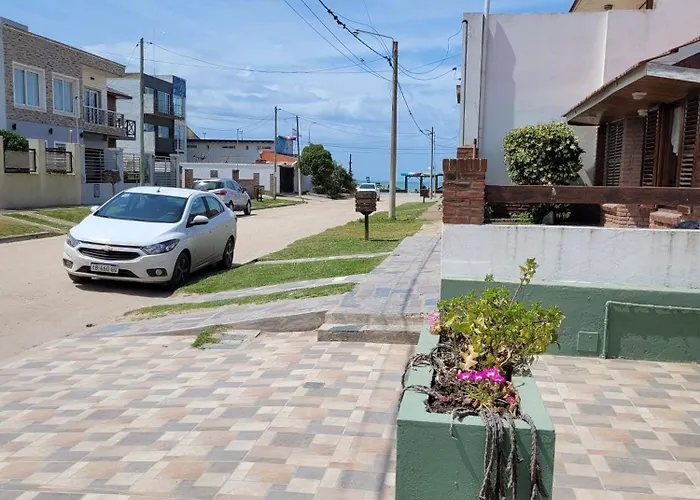 Junto Al Mar Y Centro De Santa Clara, Dos Casas
